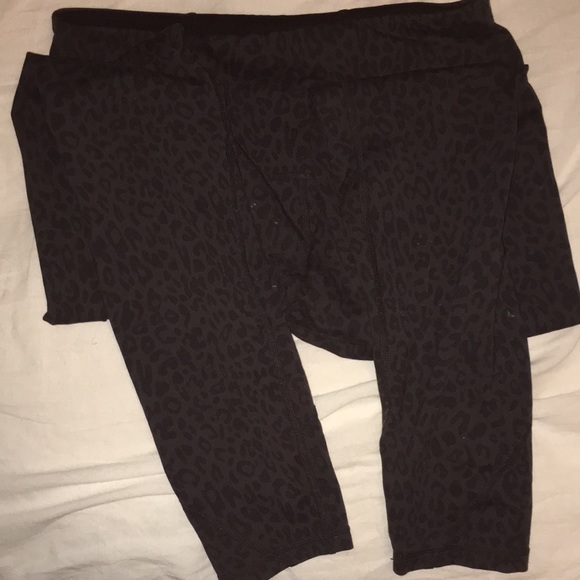 Athletic leggings with dark leopard print. - Picture 4 of 4